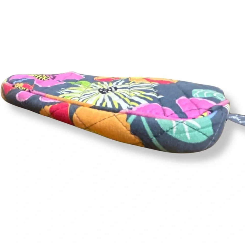 🌸 Vera Bradley Jazzy Blooms Wristlet – Retired Pattern 🌸